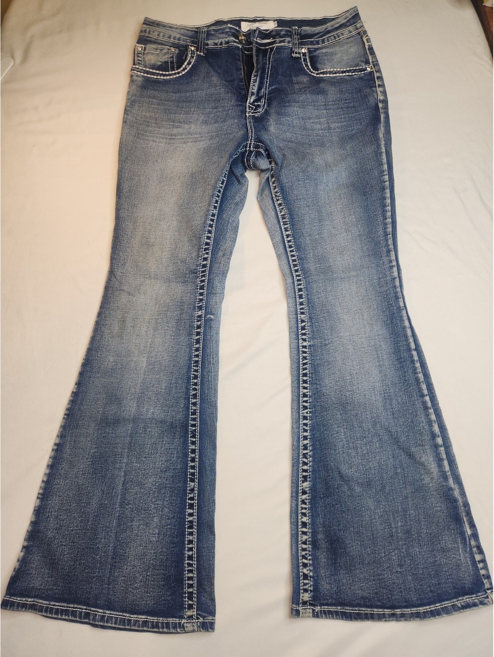 Evolve Jeans with Embroidered Back Pockets
